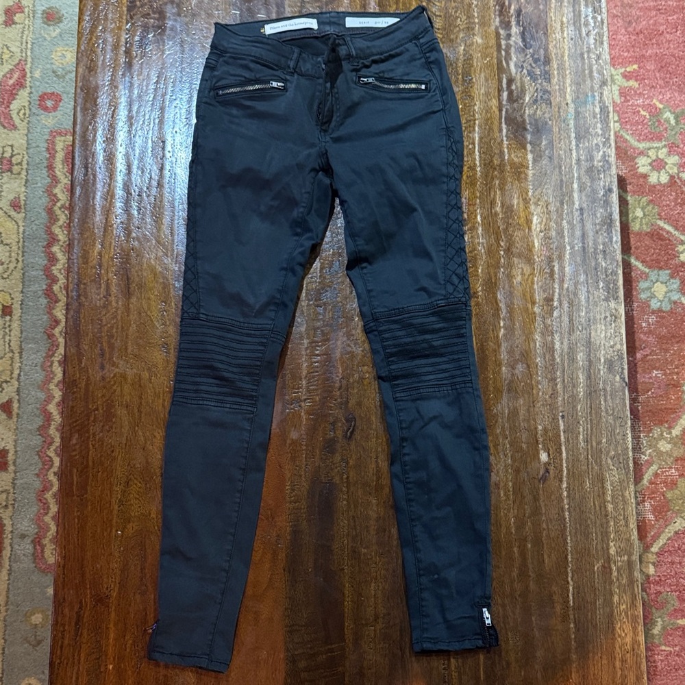 Pilcro Black Skinny Jeans. NEW WITHOUT TAGS